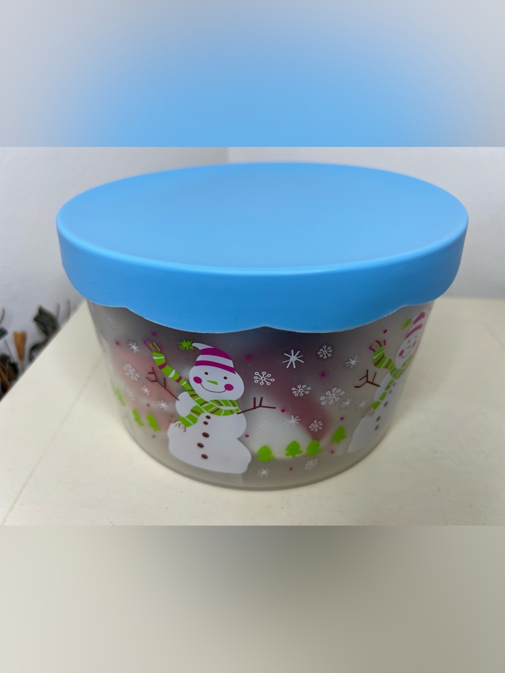 Brand New-Holiday Tub with 5 Assorted Ornaments